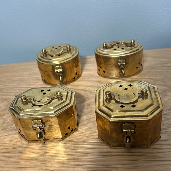 Vintage Christmas Tea Snobs Small trinket stash box in brass / gold color